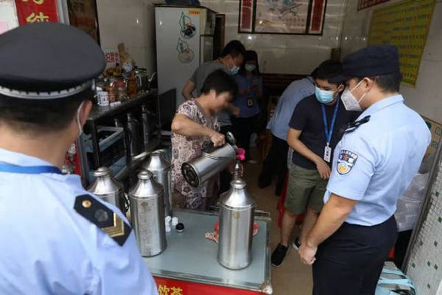 廣州有商人在涼茶中添加西藥,警方查封11間店鋪。 網圖