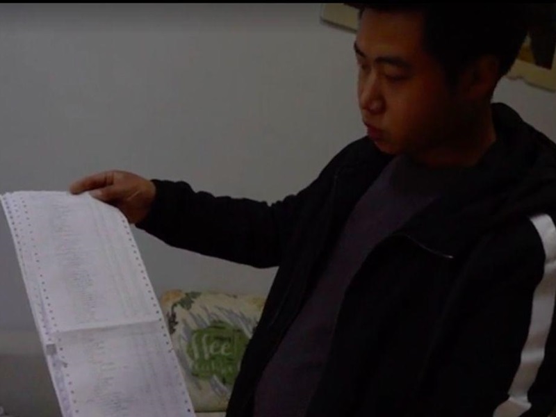 早產四胞胎網籌醫藥費挨轟,窮爸爸:沒錢就不能生孩子嗎。網圖