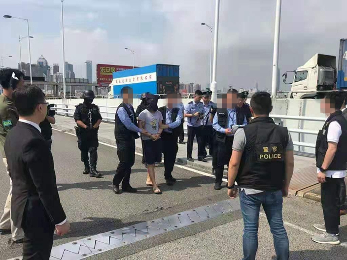 內地向香港移交疑犯。