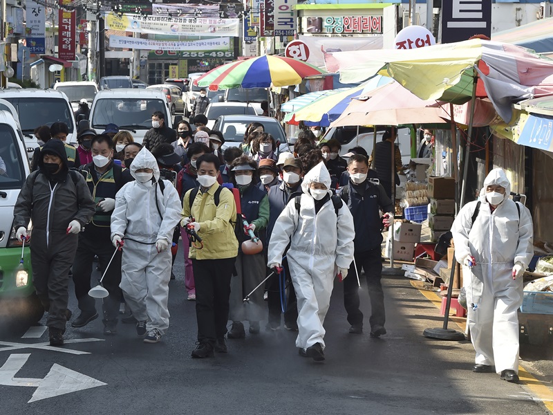 日前一名在韓中國留學生違反居家隔離令外出購物,南韓法務部正考慮強制遣返。AP資料圖片