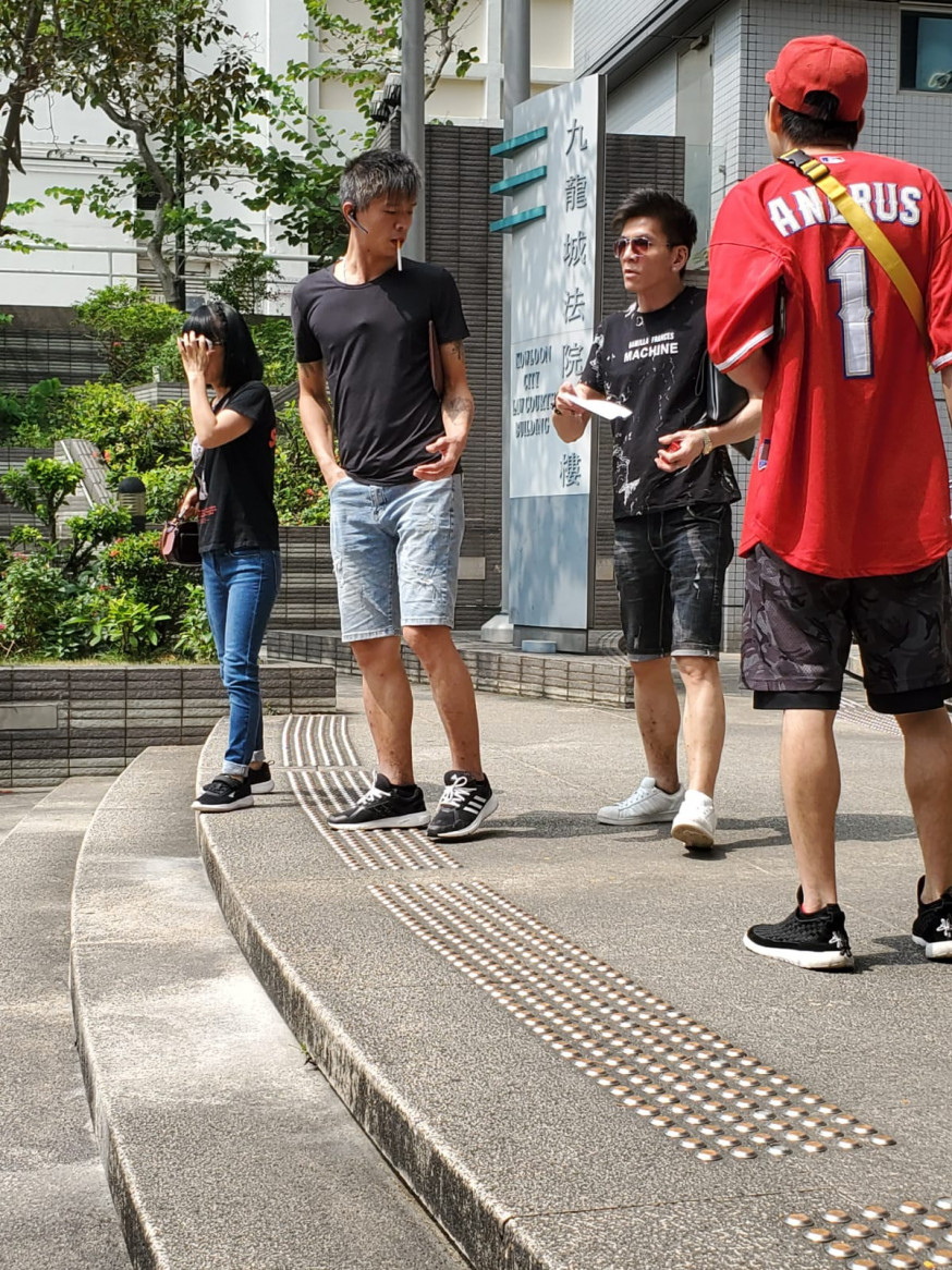 被告黃志昇及黃志昌(穿黑衣男)。陳楚琨
攝