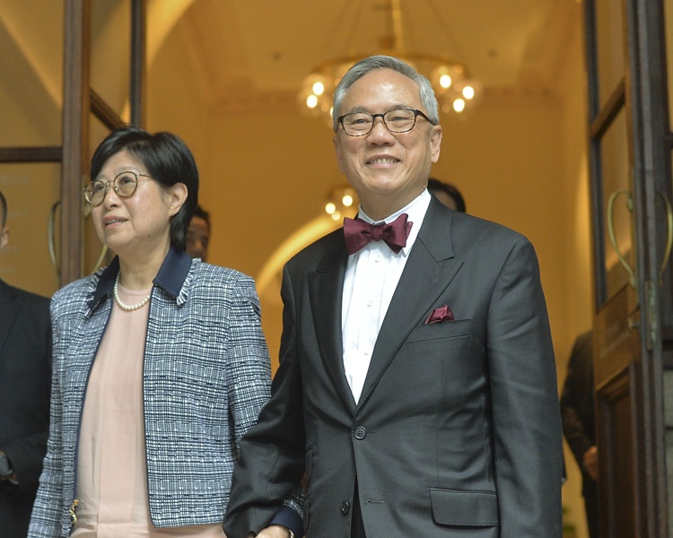 曾蔭權表示未來會和太太及家人渴望重過平凡的生活。