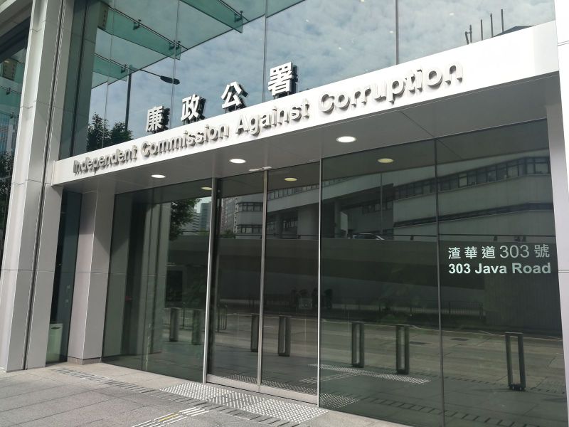 廉政公署分案起訴一個本地學校午餐飯盒供應商的2名前兼職廚師。 資料圖片