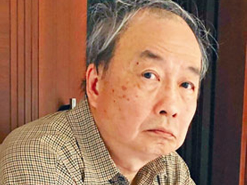 郭始剛拒用視像轉往司機位旁。