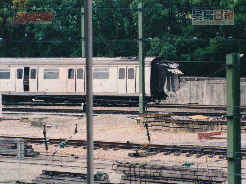 1993年4月27日一列行駛中的列車突然三卡車廂脫卡,三卡車廂留在隧道中。