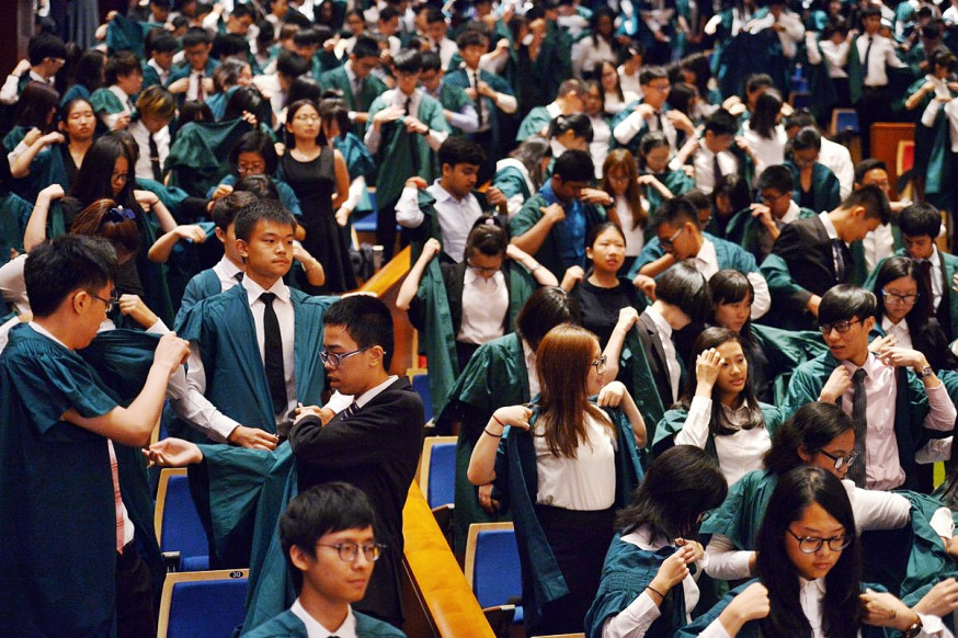 港大除消今年新生入學禮,新生穿上綠袍的一幕不再。資料圖片