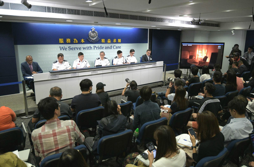 莫俊傑(左一)強調警方尊重不同宗教及族群。
