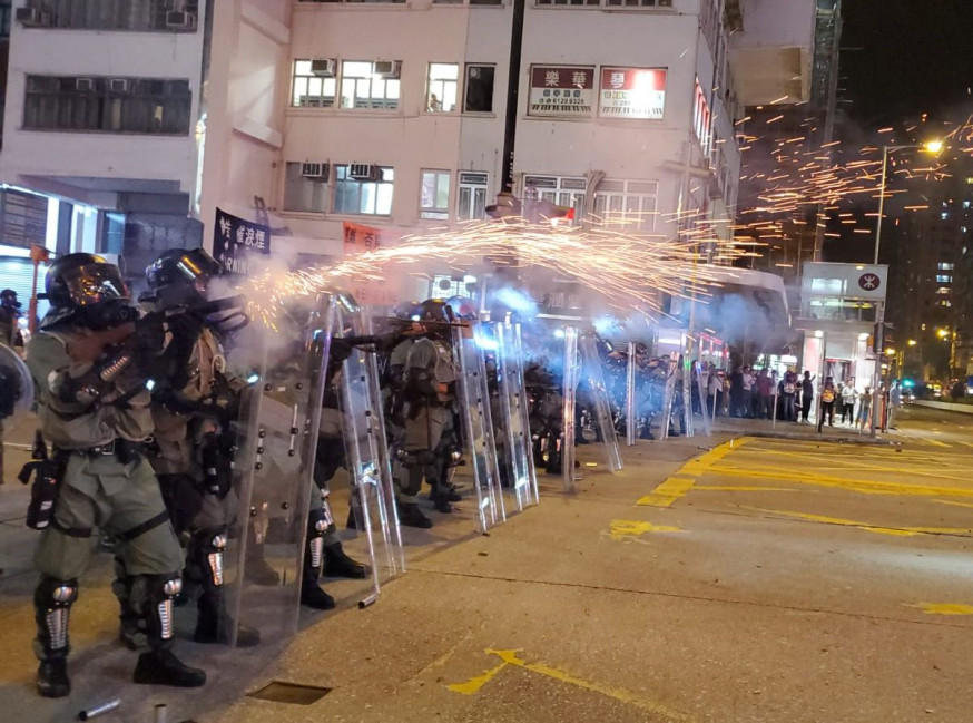 【修例風波】彌敦道爆衝突 警射布袋彈及橡膠子彈