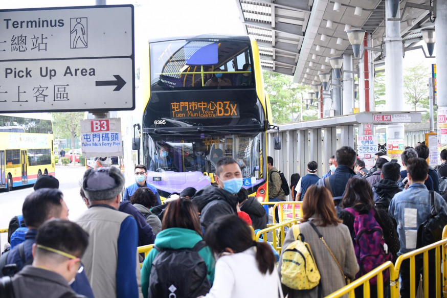自上周六起,所有從內地入境香港的人士,必須接受強制檢疫14日。資料圖片