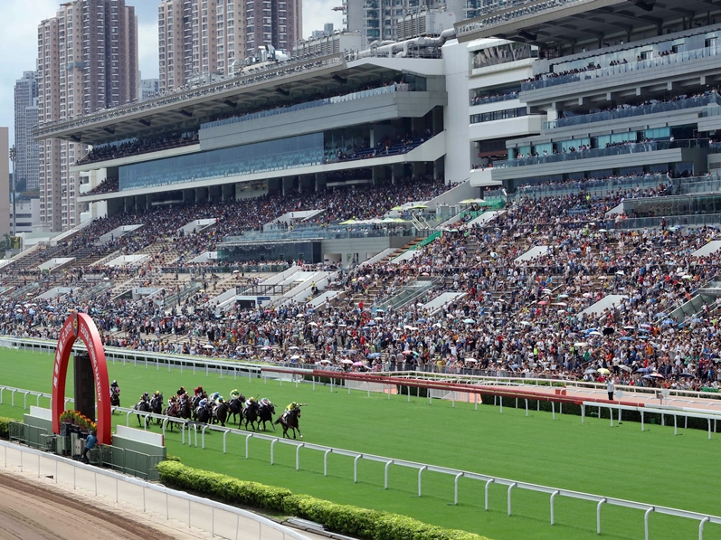 初三賽馬日只招待8000名馬場餐廳訂位人士。資料圖片