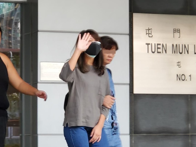 張佩霖(戴口罩者)。
