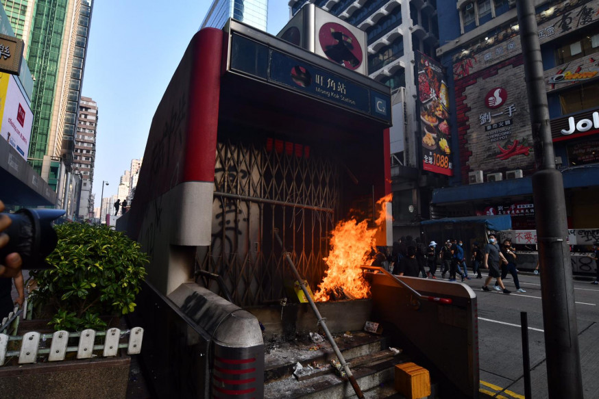 港鐵多個車站被破壞。