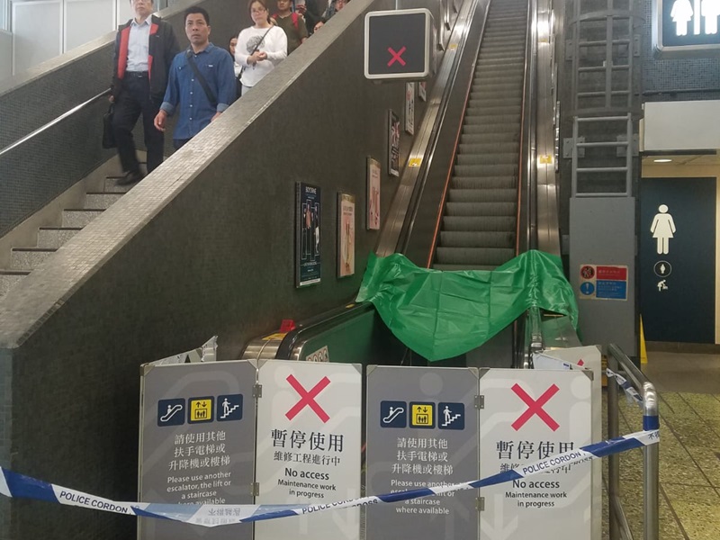 港鐵指昨晚承辦商曾為涉事的扶手電梯進行過正常的維修工作,但承認無檢查涉事部件。