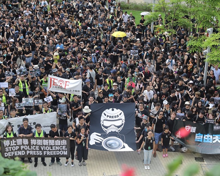 攝記協發籲警方正視前線警員情緒失控以及濫權問題。攝記協會fb