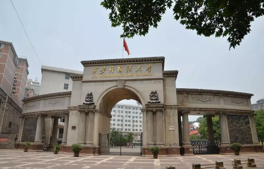 疑不滿封閉管理,西安外國語大學生集體吶喊。(網圖)